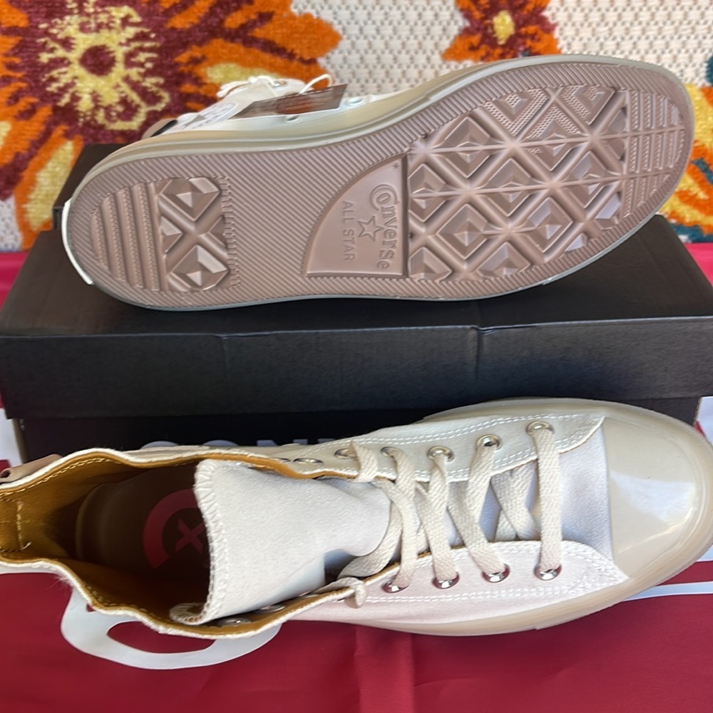 Converse A03294C
CTAS CX HI
EGRET/NOMAD KHAKI/WHEAT WMNS sneakers - Picture 6 of 16